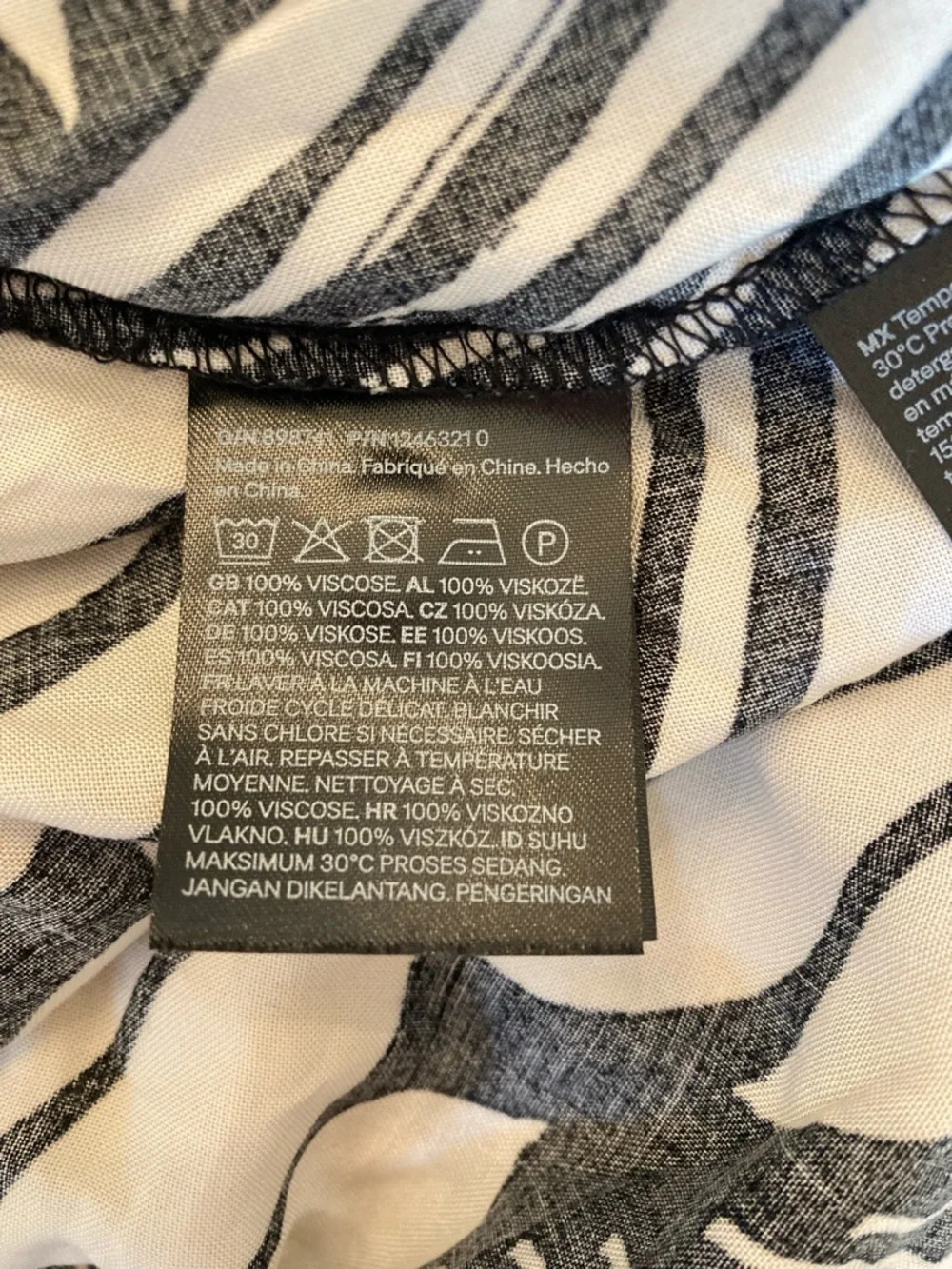 H&M Black Leaf Print Viscose Kaftan Dress NWT - Picture 8 of 9